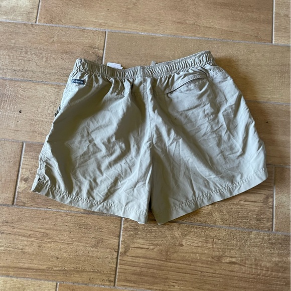 Columbia 5” inseam Casual Tan hiking Shorts women’s medium - Picture 3 of 9